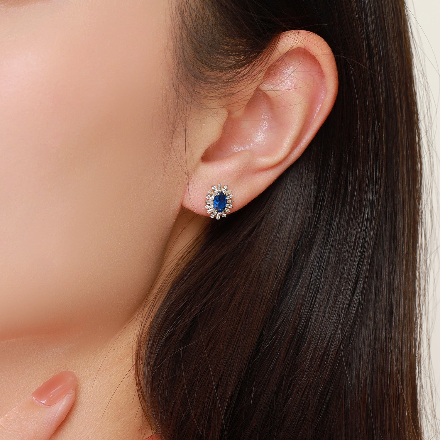 Dissoo® Oval Sapphire Blue & White Ray Sterling Silver Stud Earring