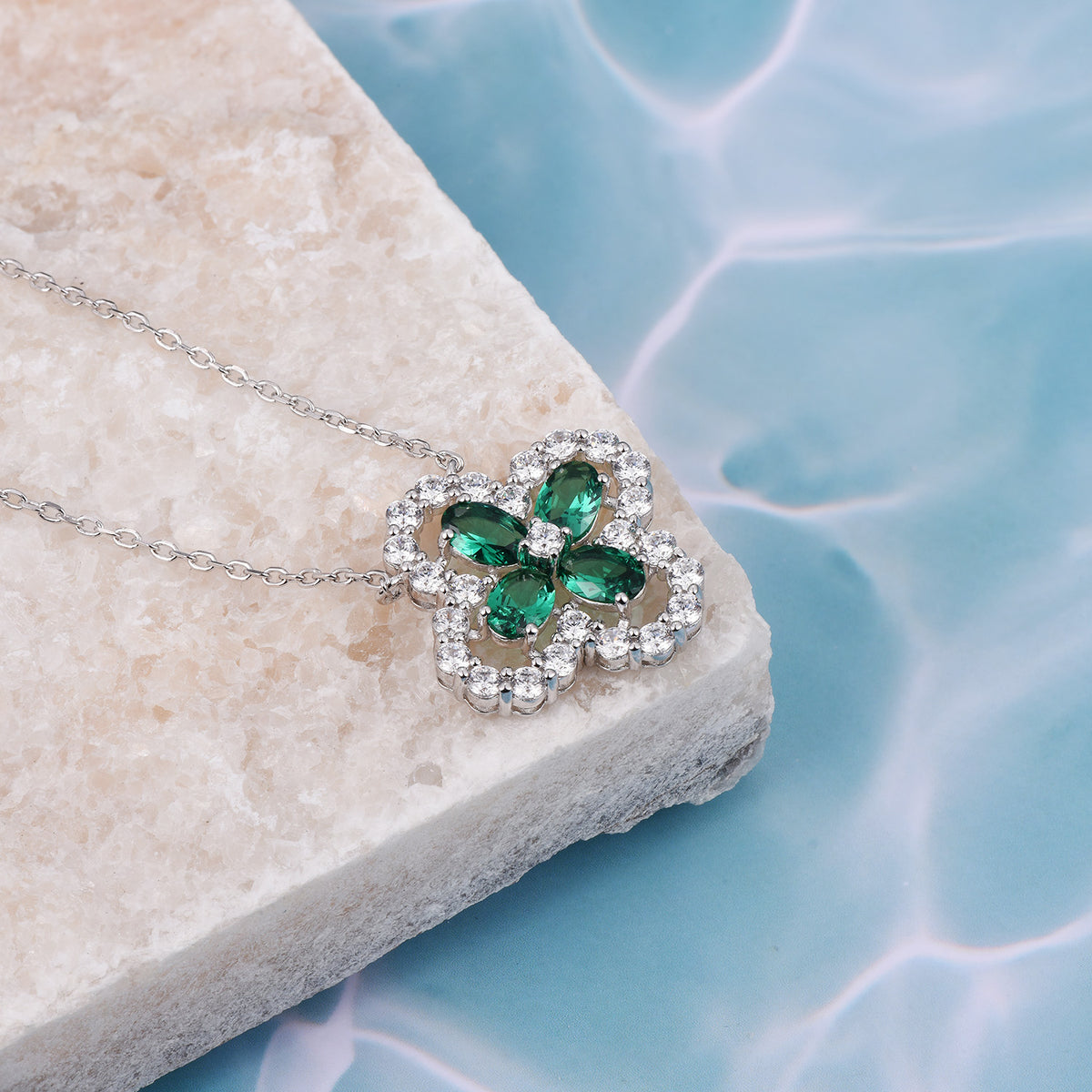 Dissoo® Emerald Four-Leaf Clover Sterling Silver Pendant Necklace