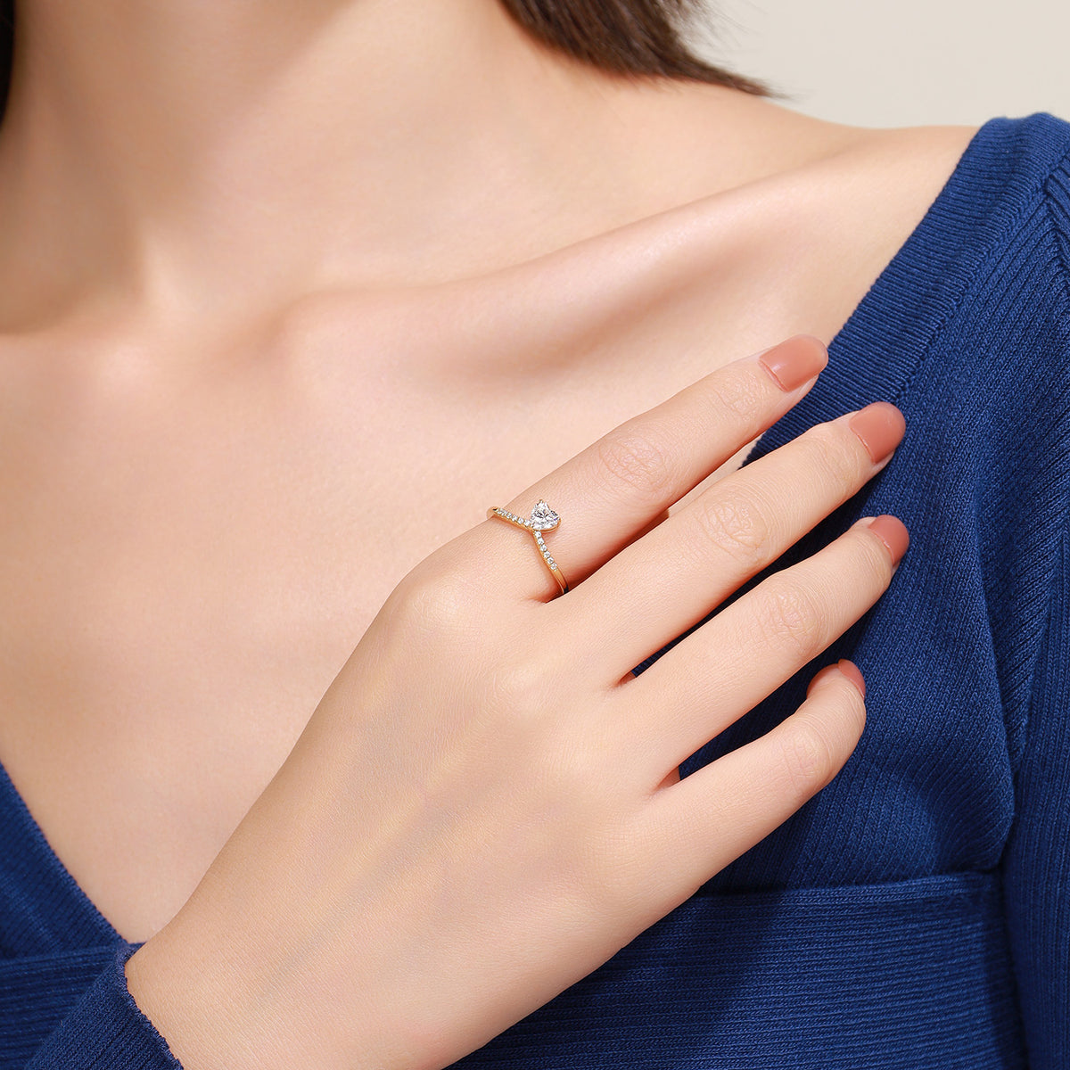 Dissoo® Gold Heart Moissanite Curve Pavé Band Engagement Ring