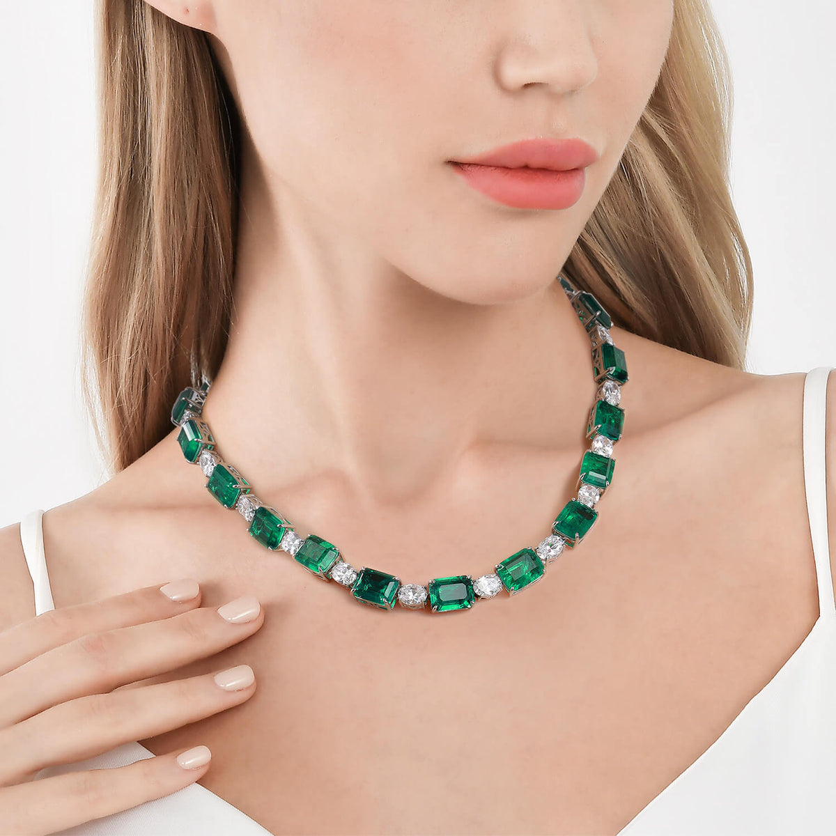 Dissoo® Emerald Studded Sterling Silver Necklace