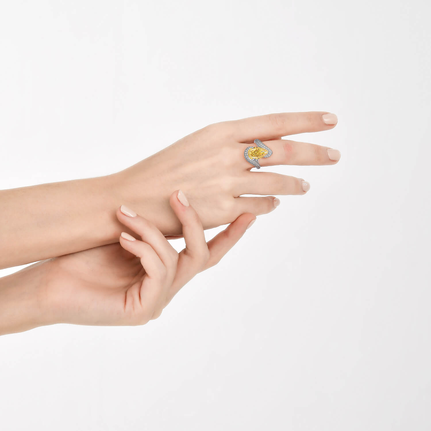 Dissoo® Swirled Yellow Luxury Cocktail Ring