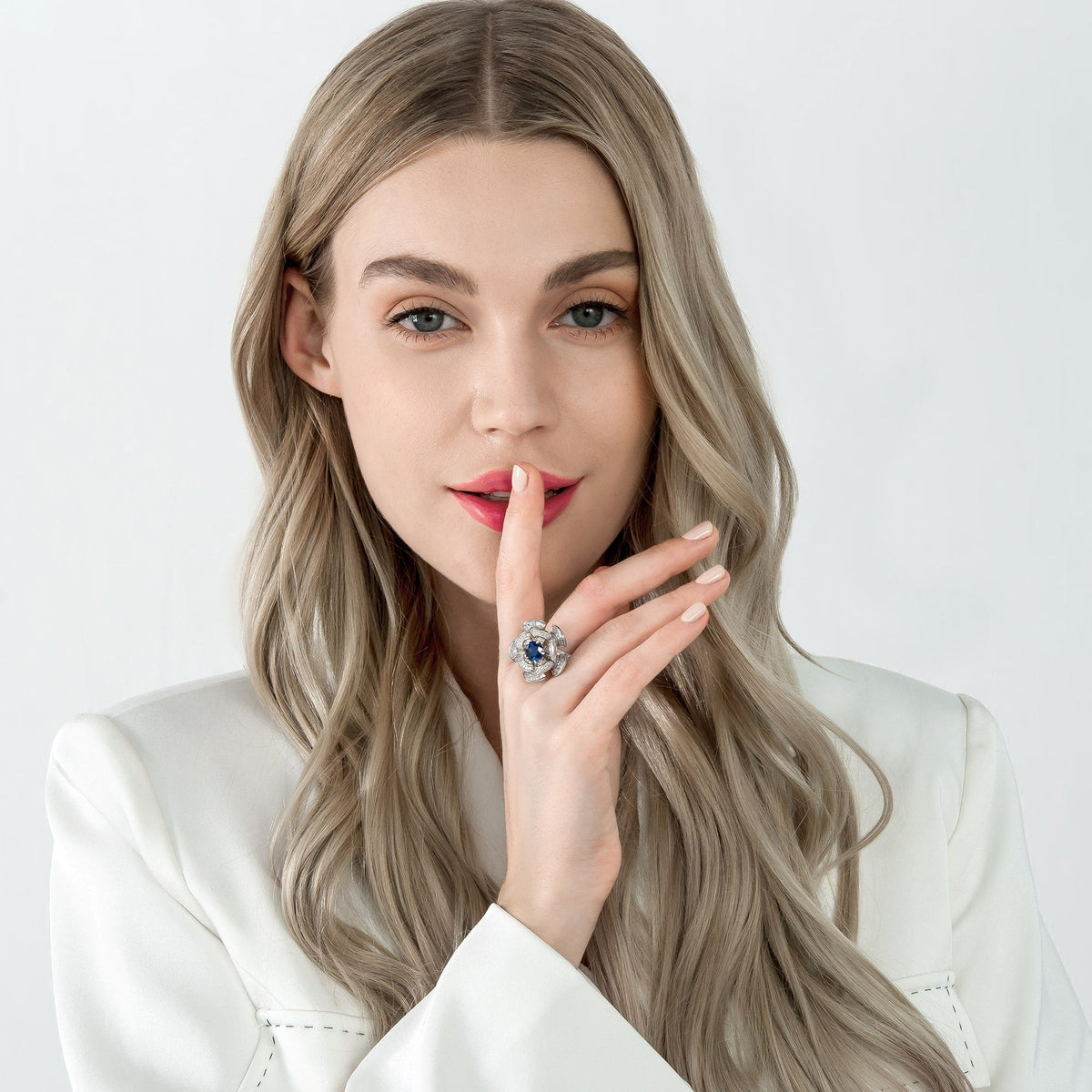 Dissoo® Blue & White Pinwheel Floral Cluster Cocktail Ring - dissoojewelry