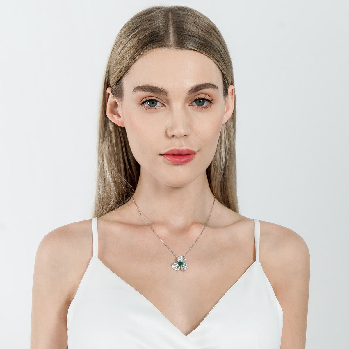 Dissoo® Emerald & White Floral Cluster Luxury Cocktail Ring - dissoojewelry