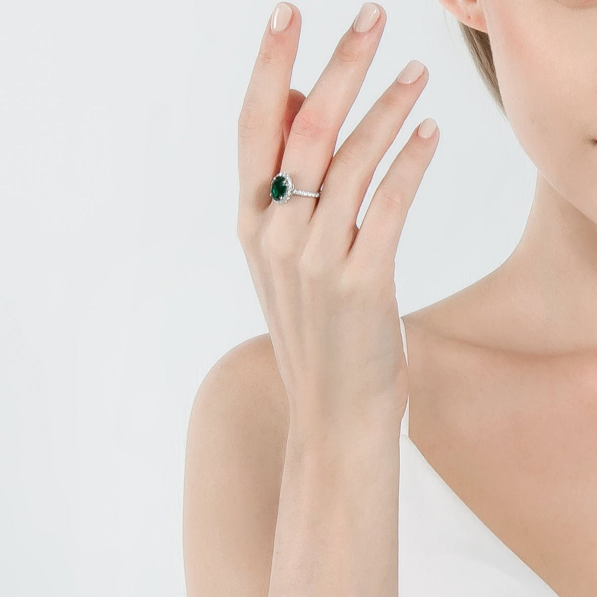 Oval Cut Emerald Green Sterling Silver Ring - dissoojewelry