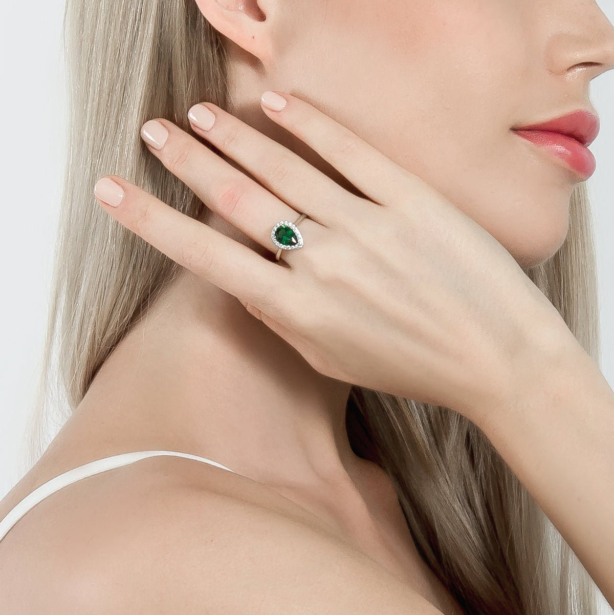Pear Cut Emerald Green Drop Ring - dissoojewelry