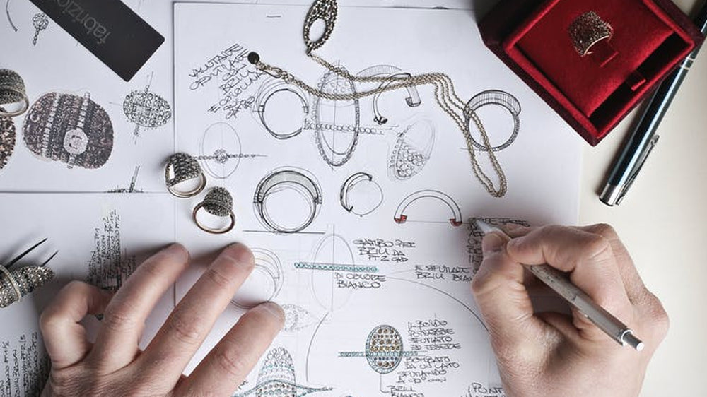 Share Celebrities Who Like to Wear Colorful Jewelry