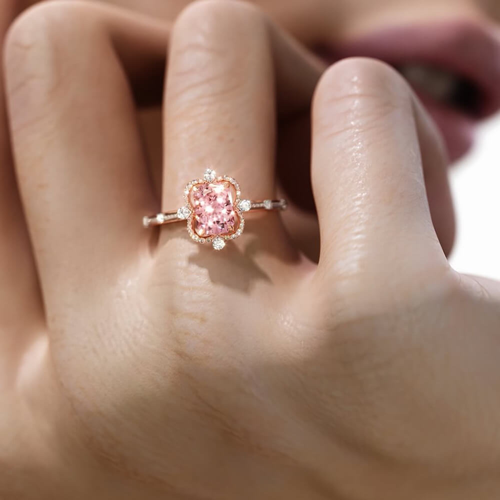Verlobungsring mit schwebendem Halo-Design und strahlend geschliffenem, ausgefallenem rosa Edelstein