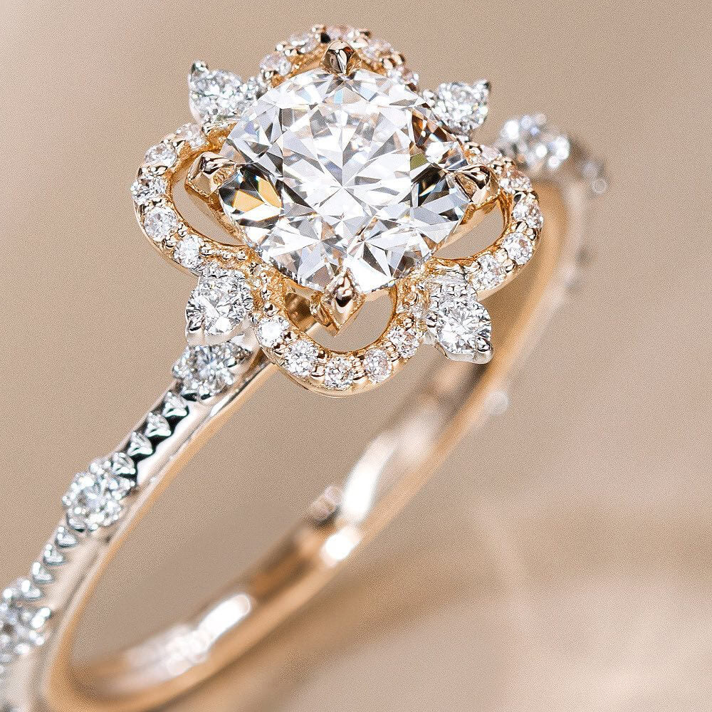 Verlobungsring mit schwebendem Halo-Design und rundem Diamantschliff