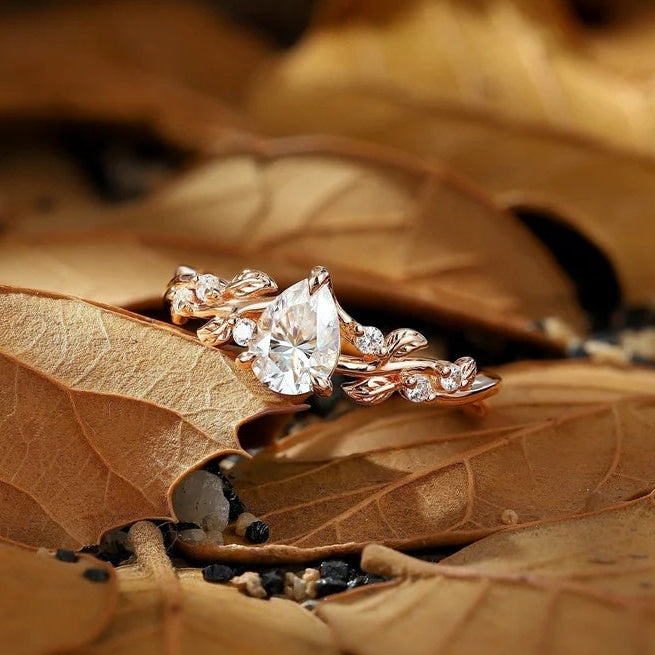 Der Rosetta-Ring mit ovalem, smaragdgeschliffenem Vintage-Edelstein in Blau