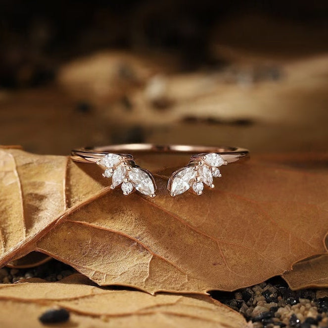 Der Rosetta-Ring mit ovalem, smaragdgeschliffenem Vintage-Edelstein in Blau