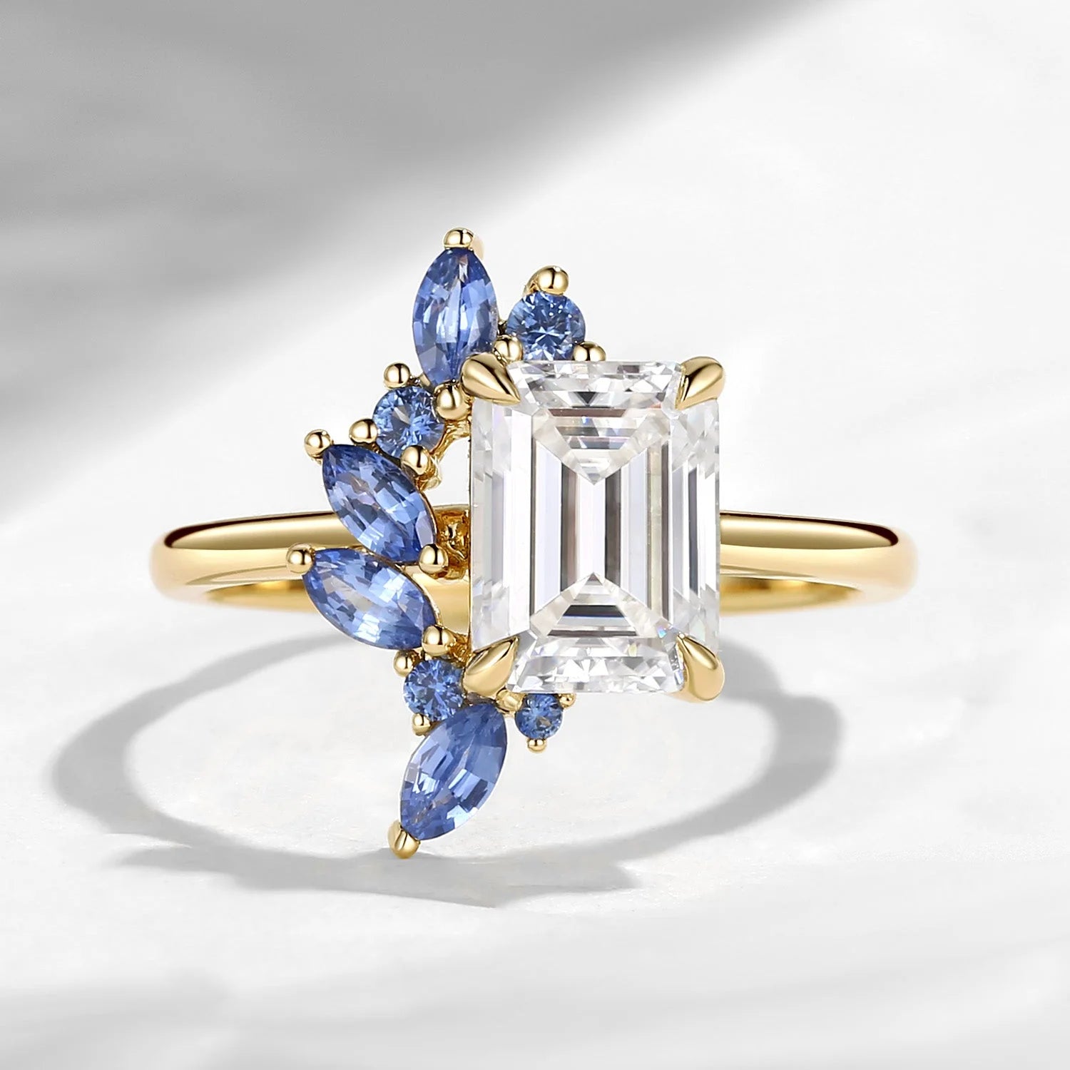 Bague Virelia Vintage en émeraude taillée en émeraude de laboratoire, motif branches entrelacées