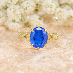 The Arabella Oval Cut Lab Grown Sapphire Ice-crackle Texture Ring