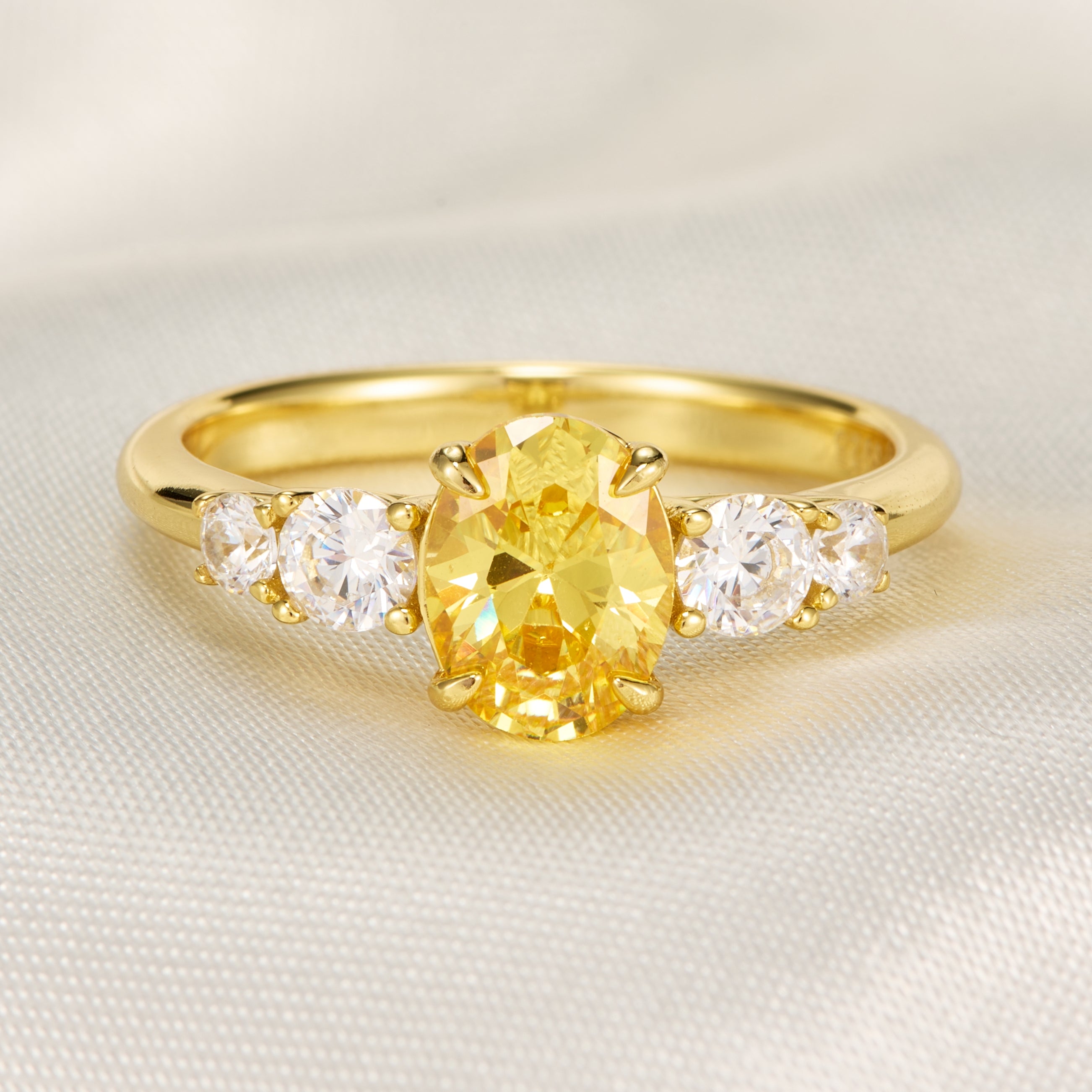 The Alina Oval Cut Lab-Grown Yellow Garnets Ice-crackle Texture Ring