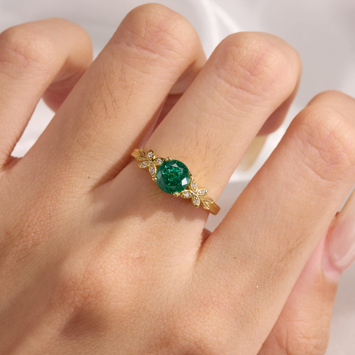 Round Cut Lab Grown Emerald Ice-crackle Texture Leafy Engagement Ring