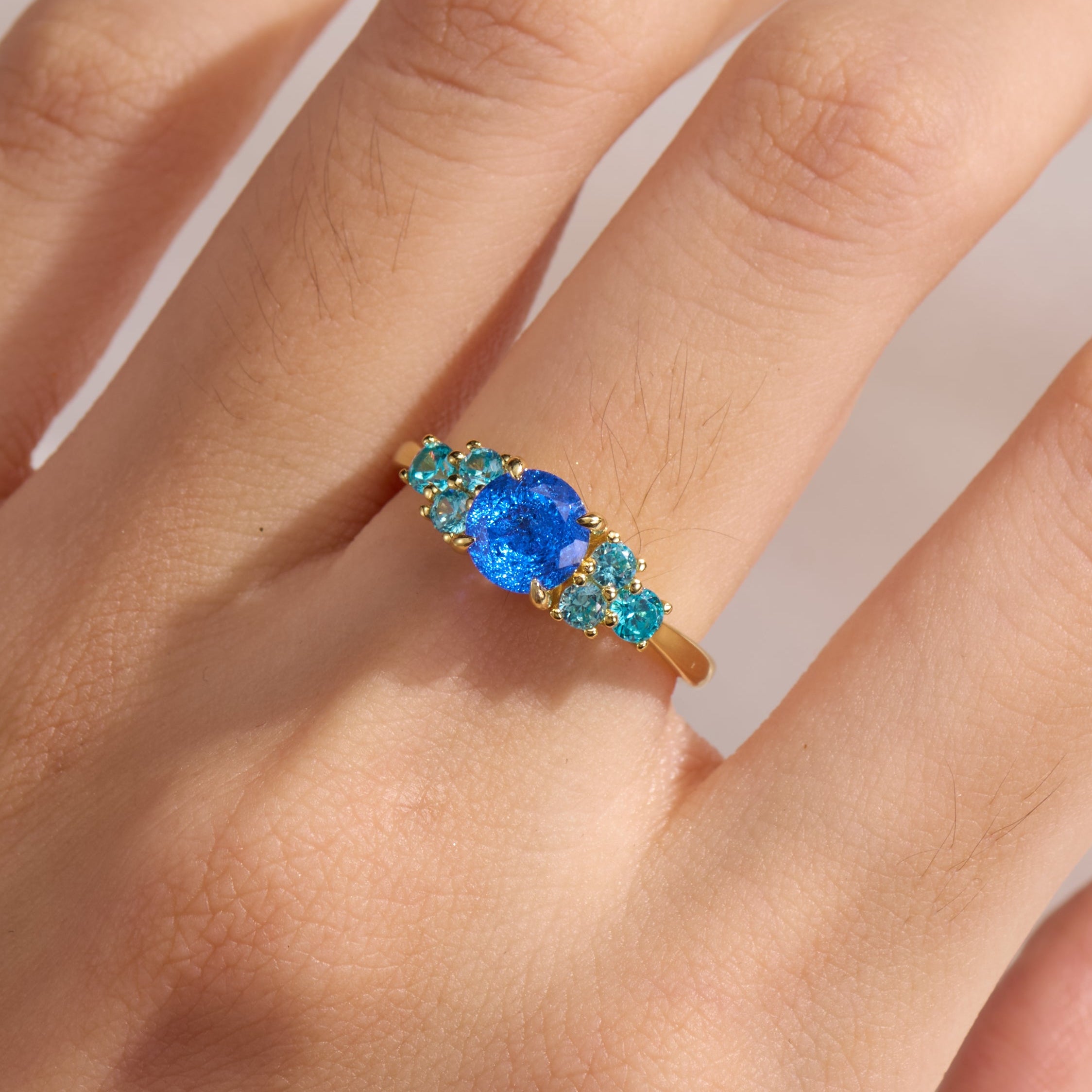 Carina Round Cut Lab Grown Royal Blue Sapphire Ice-crackle Texture Ring
