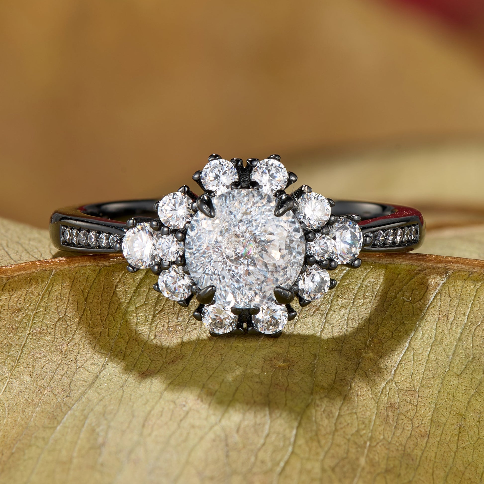 Bague Bethany en saphir rose de laboratoire taille ronde, texture craquelée