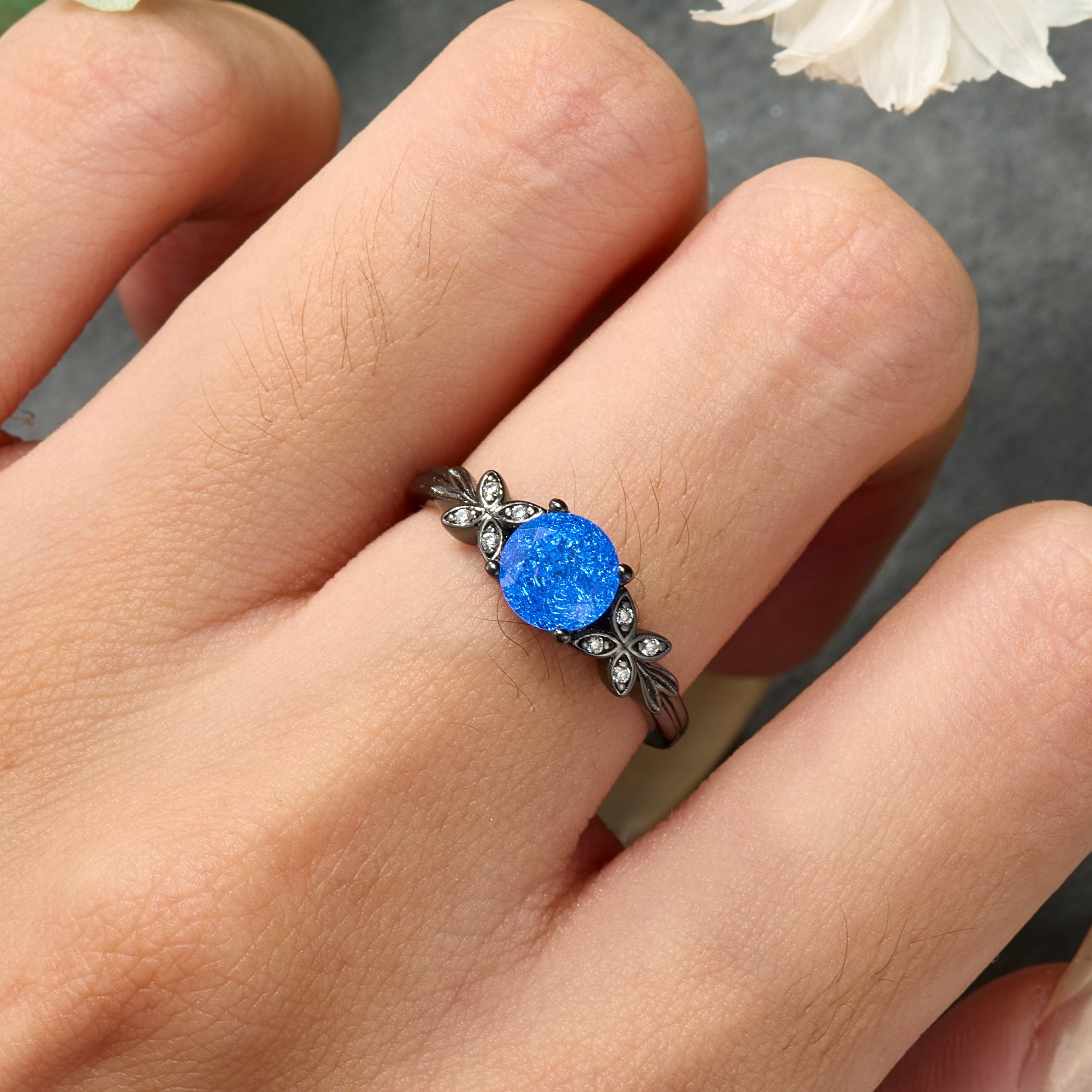 Round Cut Lab Grown Sapphire Ice-crackle Texture Leafy Black Gold Ring