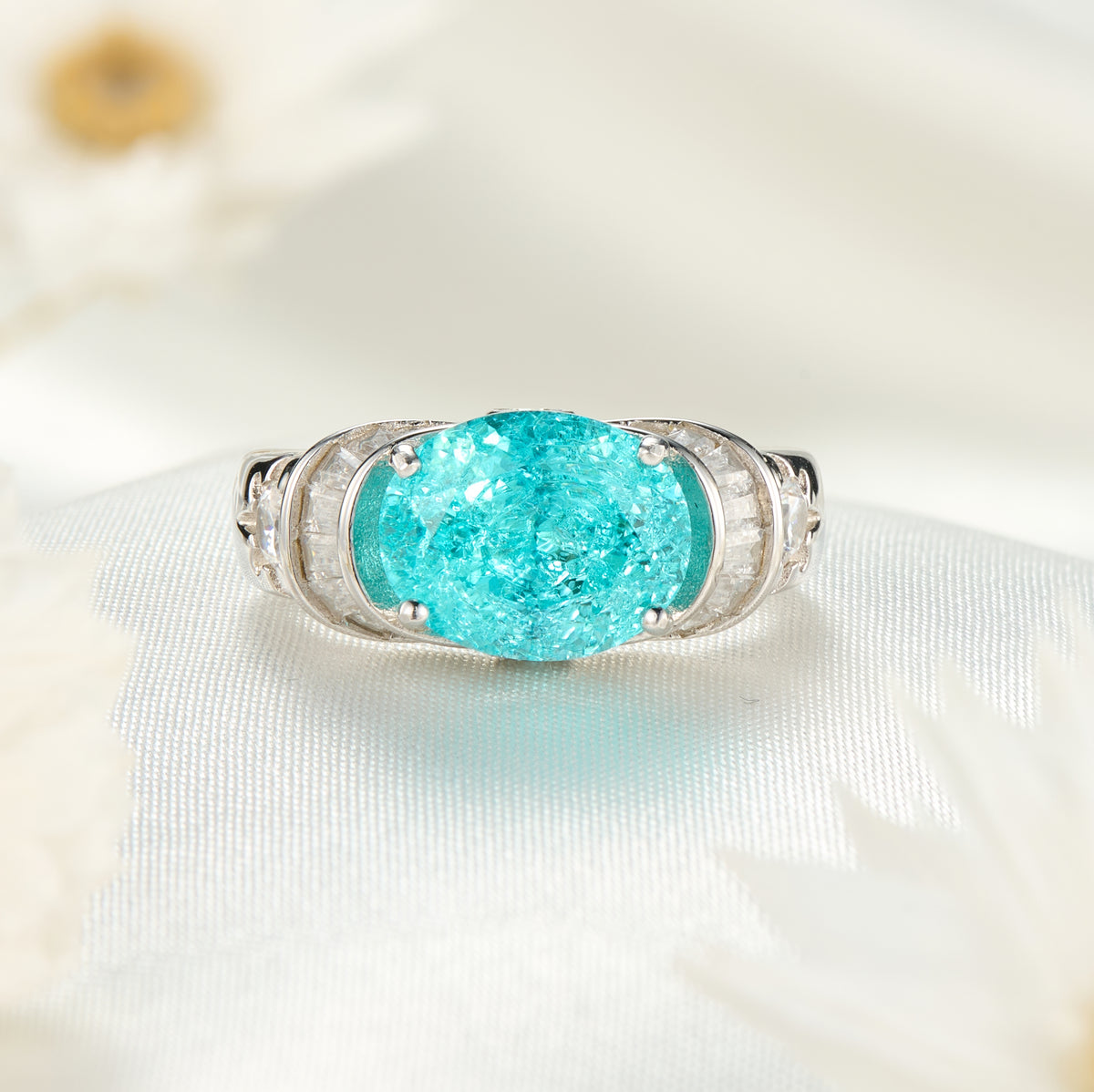 The Esmeralda Oval Cut Lab Grown Paraiba Garnets Ice-crackle Texture Ring