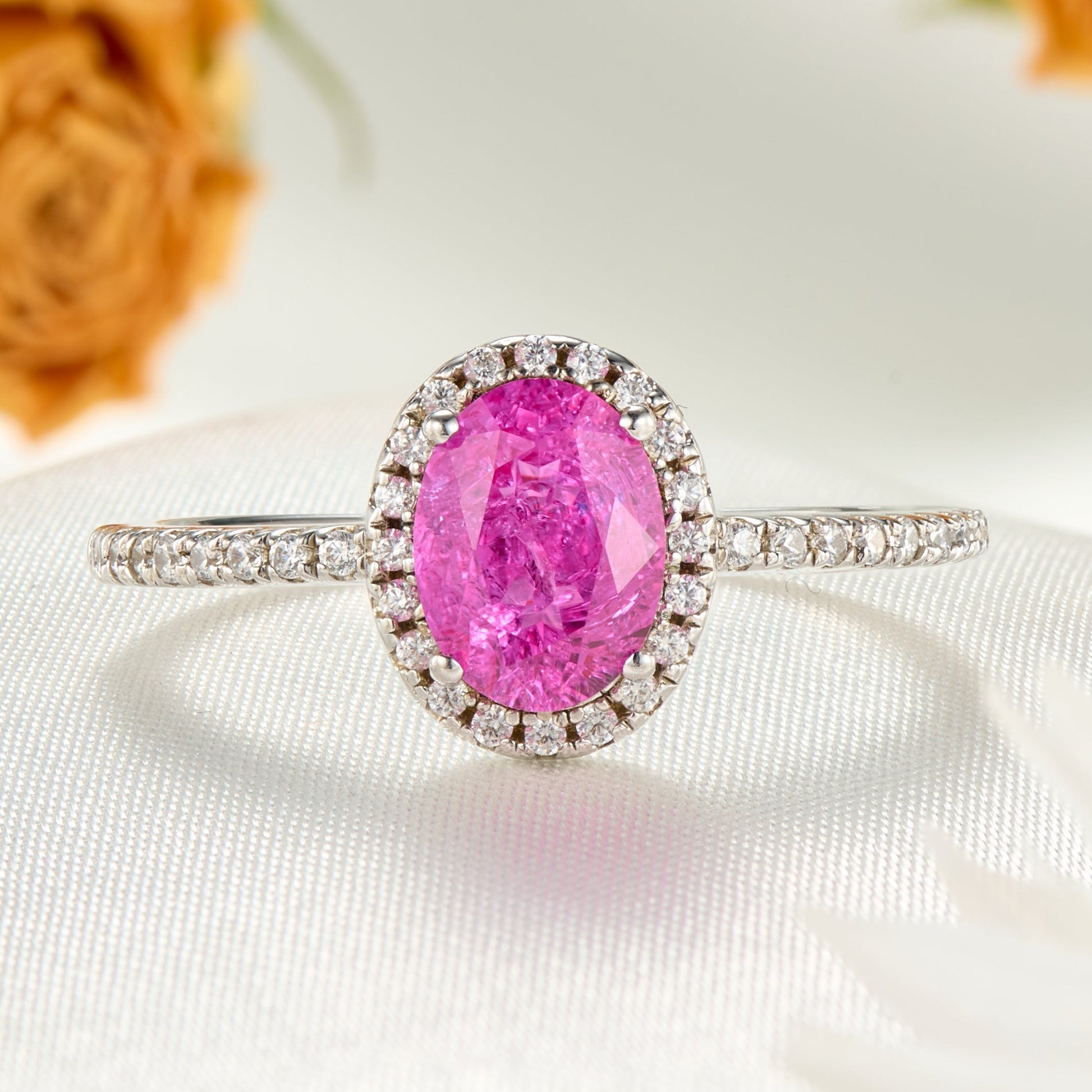 Der Odette Oval Cut Lab Grown Rose Sapphire Halo Ice-crackle Texture Ring
