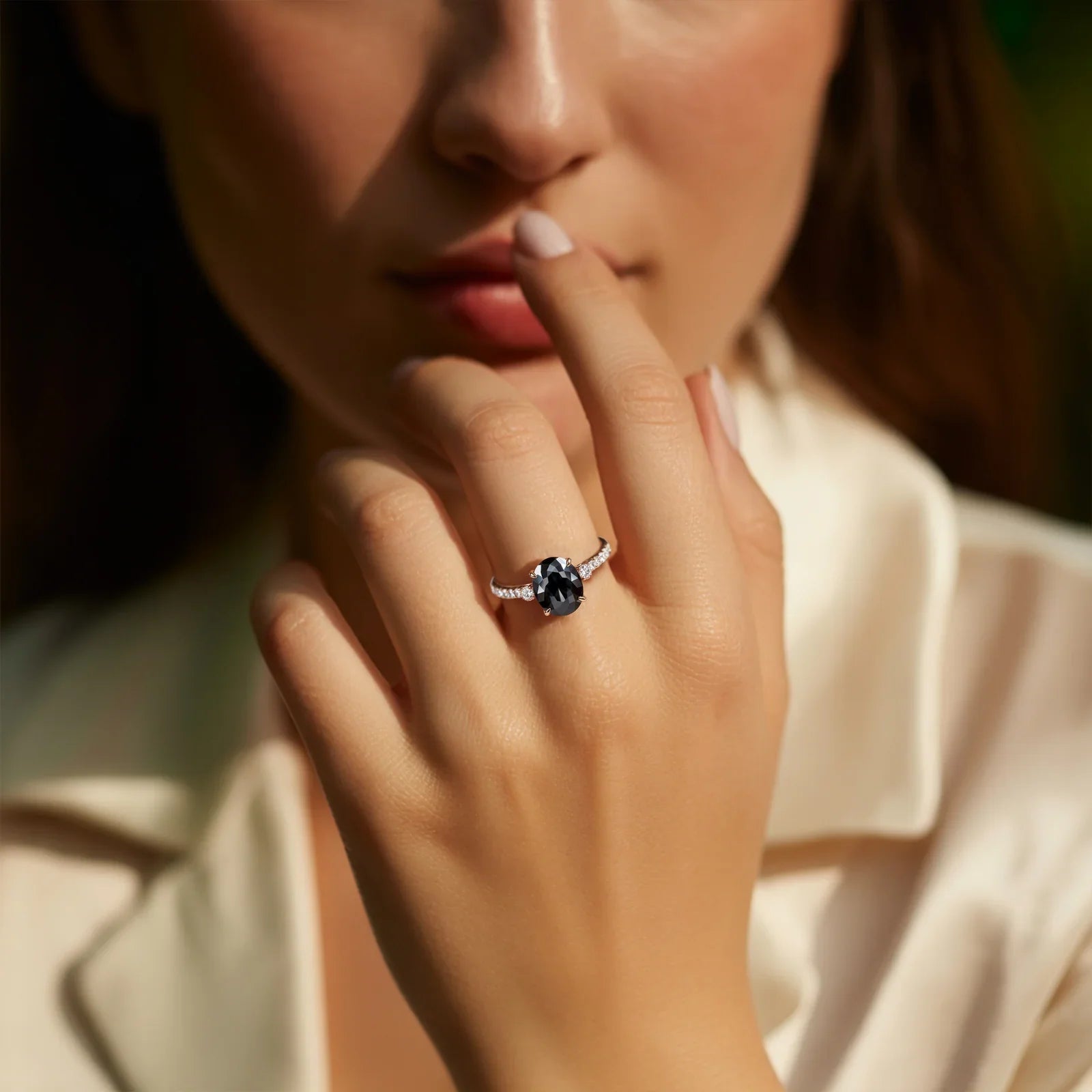 Bague Luna avec pierre précieuse noire taille ovale