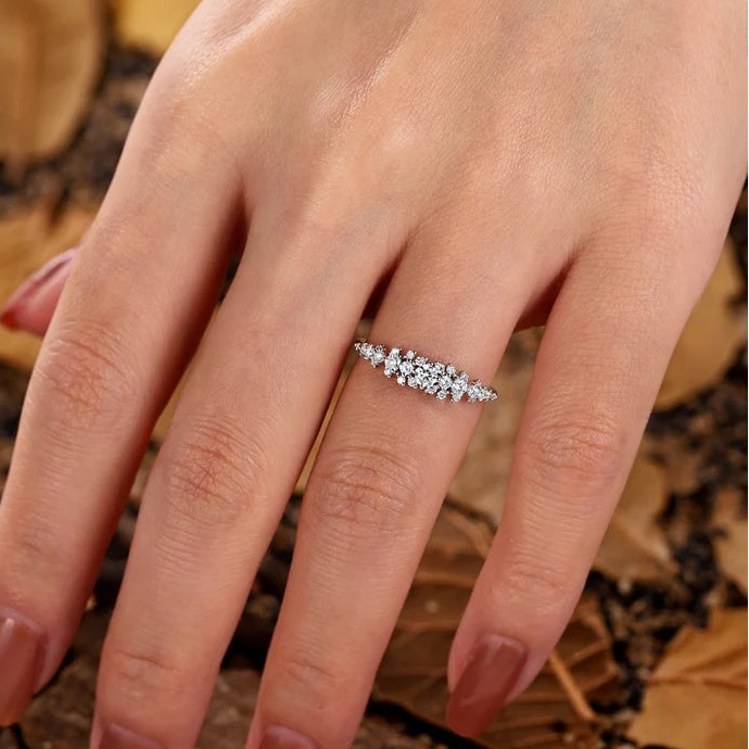 Der Rosetta-Ring mit ovalem, smaragdgeschliffenem Vintage-Edelstein in Blau