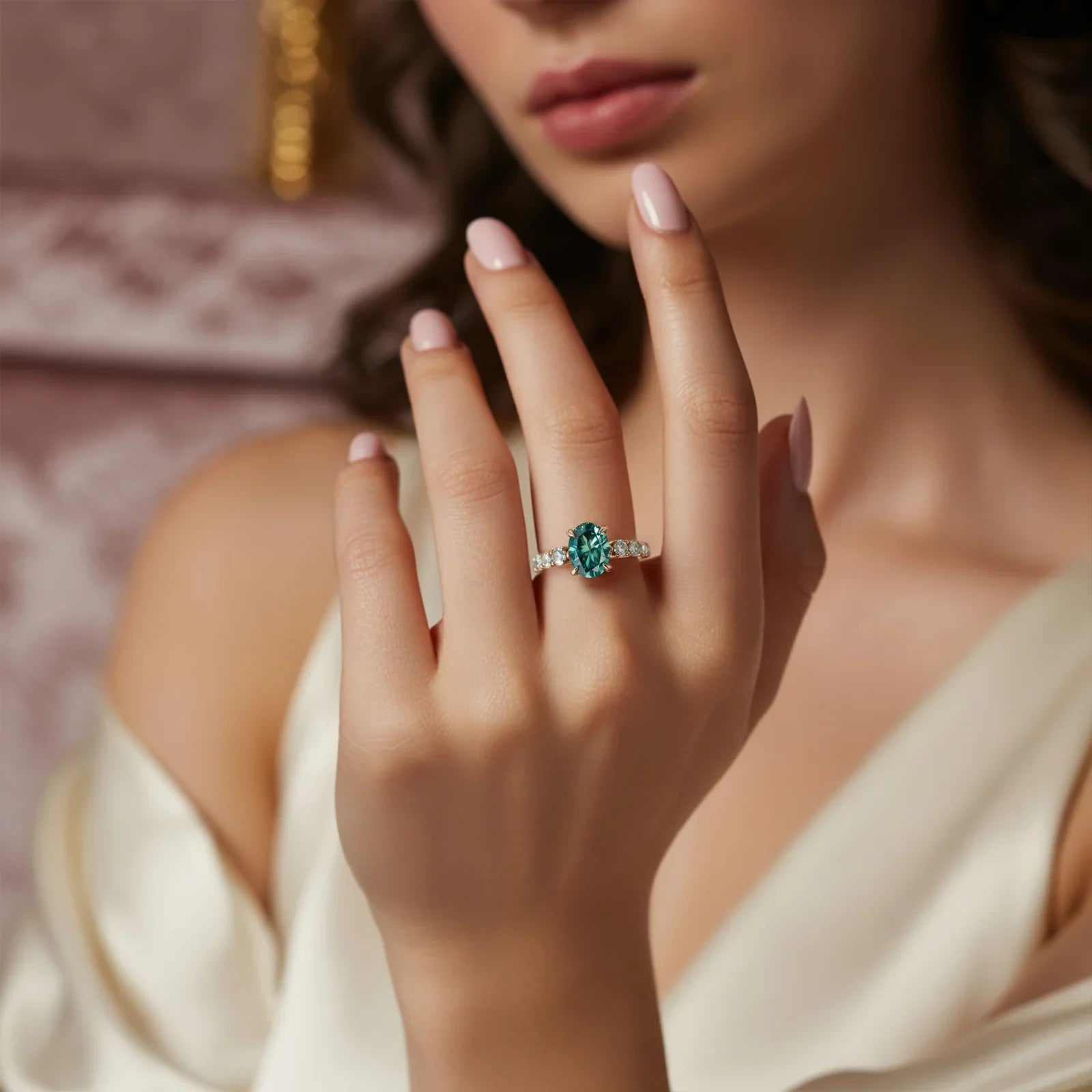 Bague Célestine avec pierre précieuse verte taille ovale