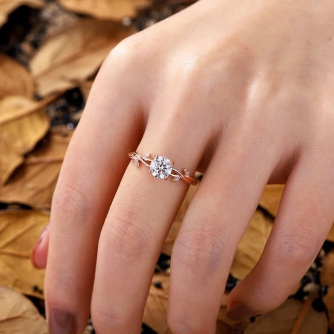 Der Rosetta-Ring mit ovalem, smaragdgeschliffenem Vintage-Edelstein in Blau