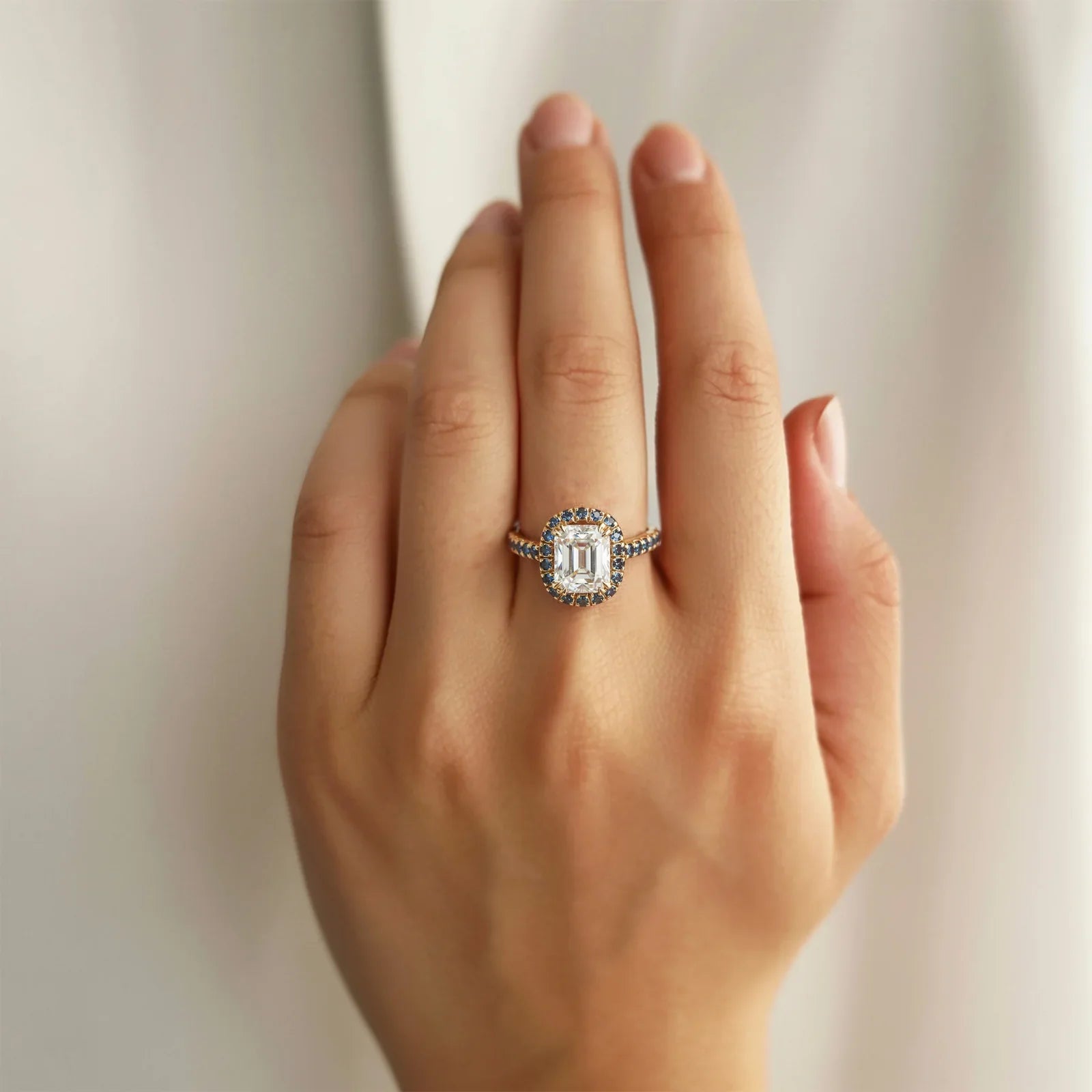 Der Isolde Smaragdschliff Halo Moissanit-Ring