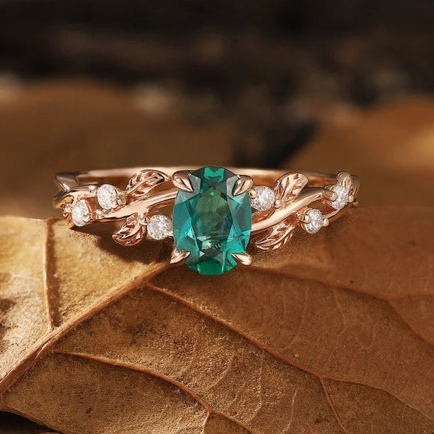 Der Rosetta-Ring mit ovalem, smaragdgeschliffenem Vintage-Edelstein in Blau