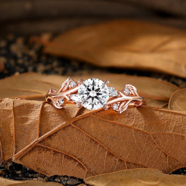 Der Rosetta-Ring mit ovalem, smaragdgeschliffenem Vintage-Edelstein in Blau