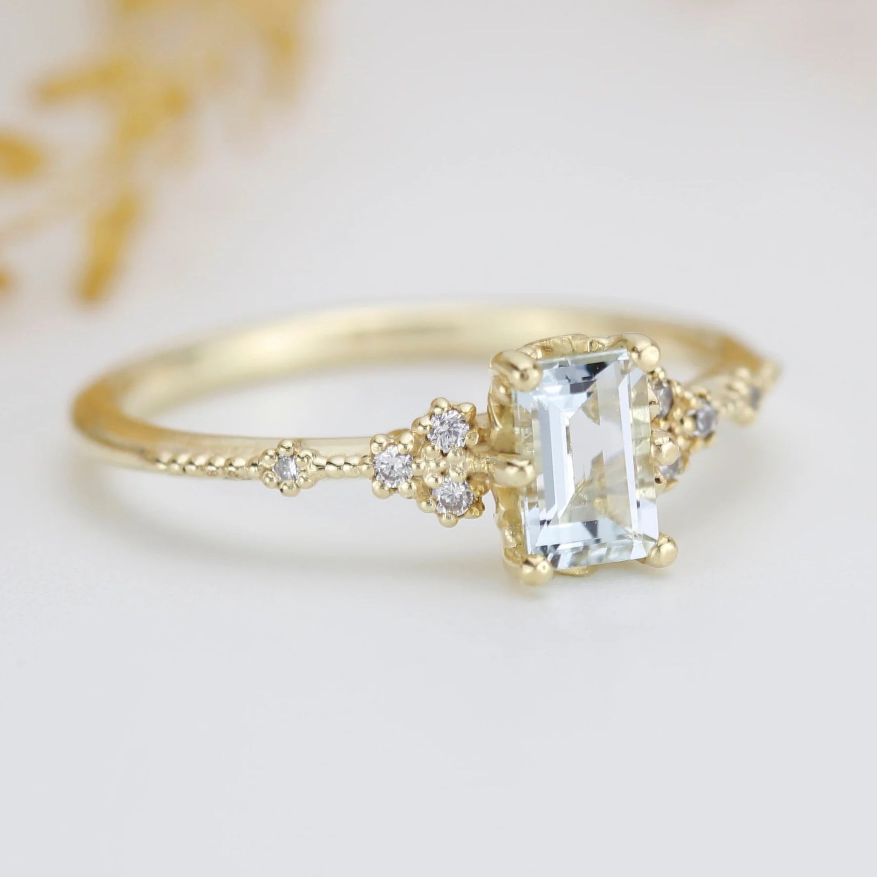 Der Natalia Smaragdschliff Topas Ring