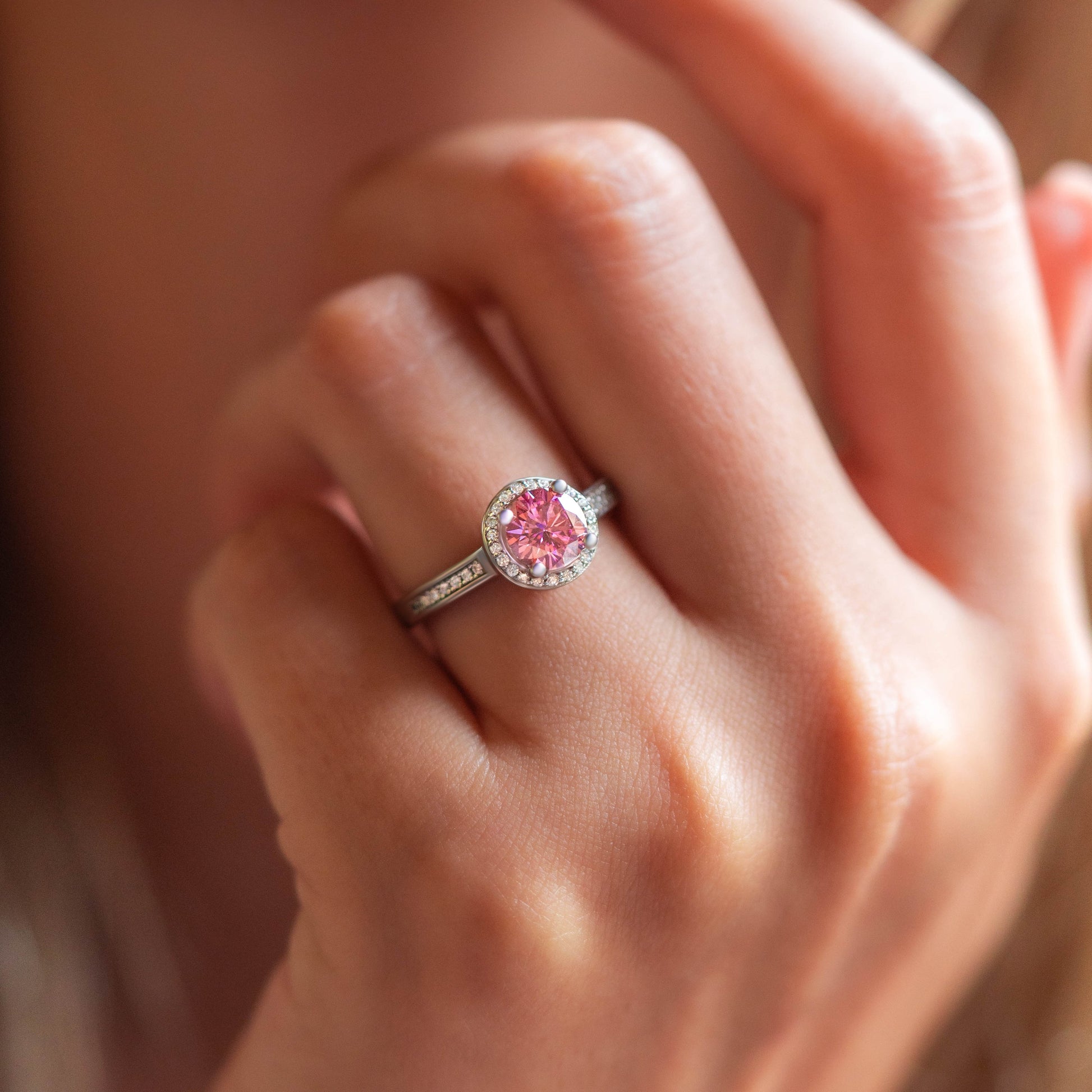Venus-Ring mit rundem rosa Edelstein