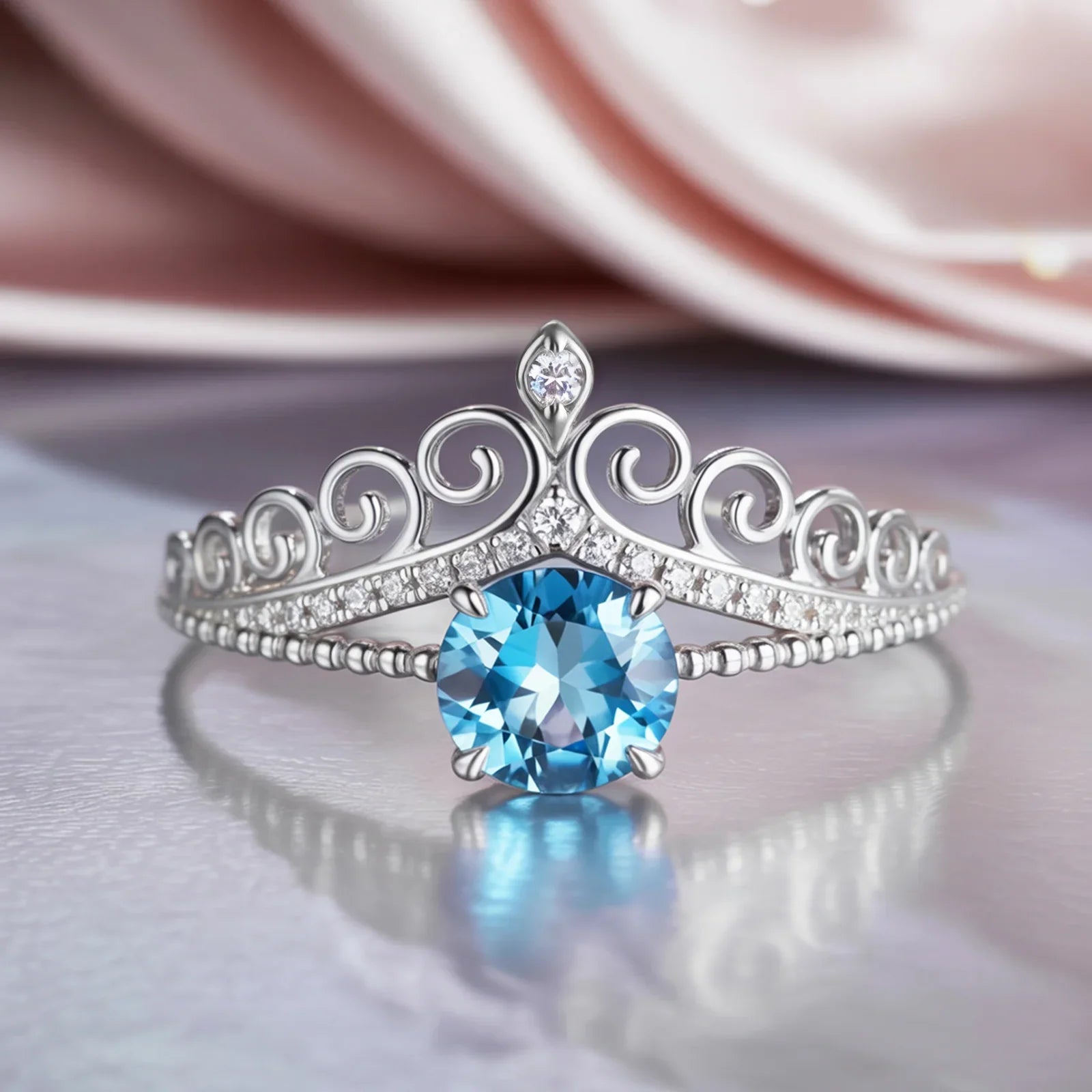 Bague Bethany en pierre précieuse bleue inspirée d'un diadème à taille ronde