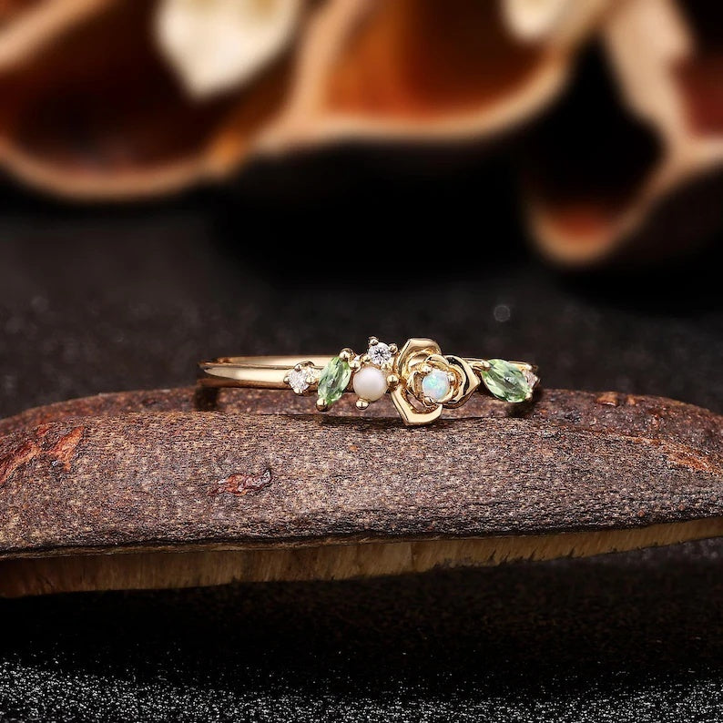 Virelia Vintage Ring mit smaragdgeschliffenem, verschlungenem Zweig und rosa Edelstein