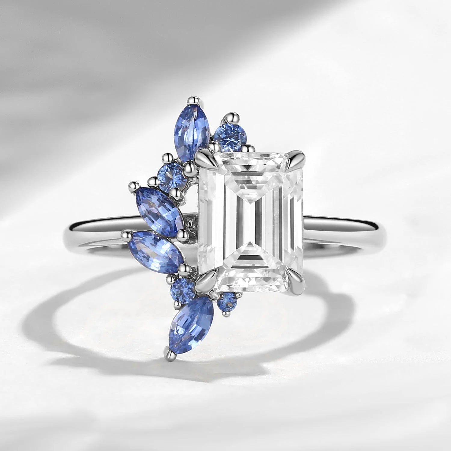 Bague Virelia Vintage en émeraude taillée en émeraude de laboratoire, motif branches entrelacées