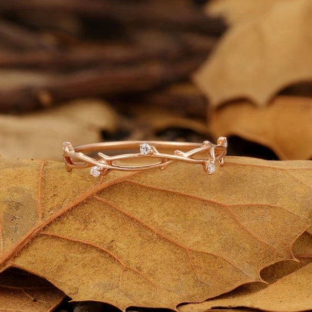 Der Rosetta-Ring mit ovalem, smaragdgeschliffenem Vintage-Edelstein in Blau