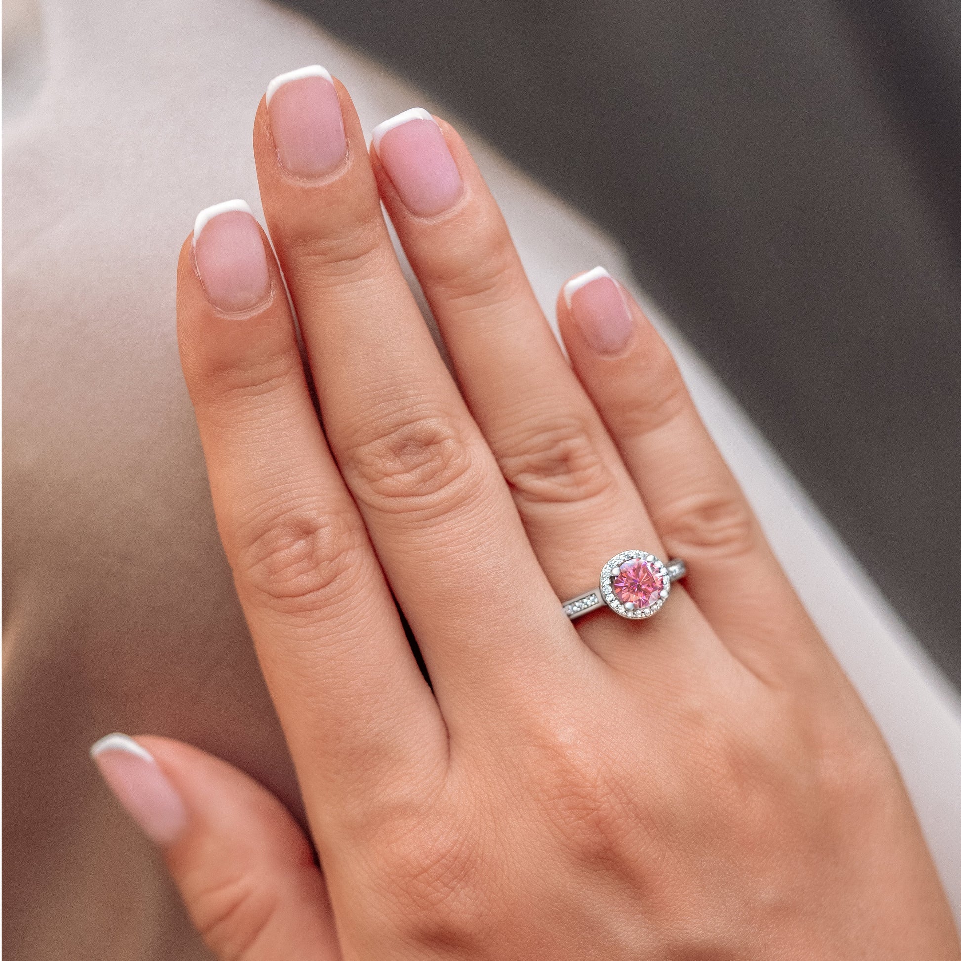 Venus-Ring mit rundem rosa Edelstein