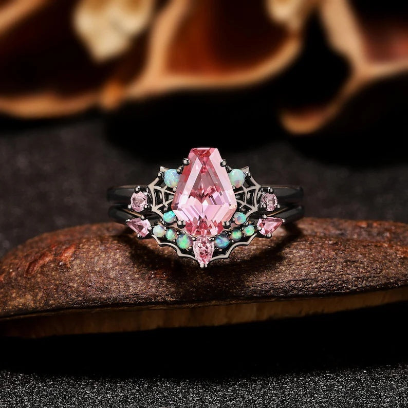 Virelia Vintage Ring mit smaragdgeschliffenem, verschlungenem Zweig und rosa Edelstein
