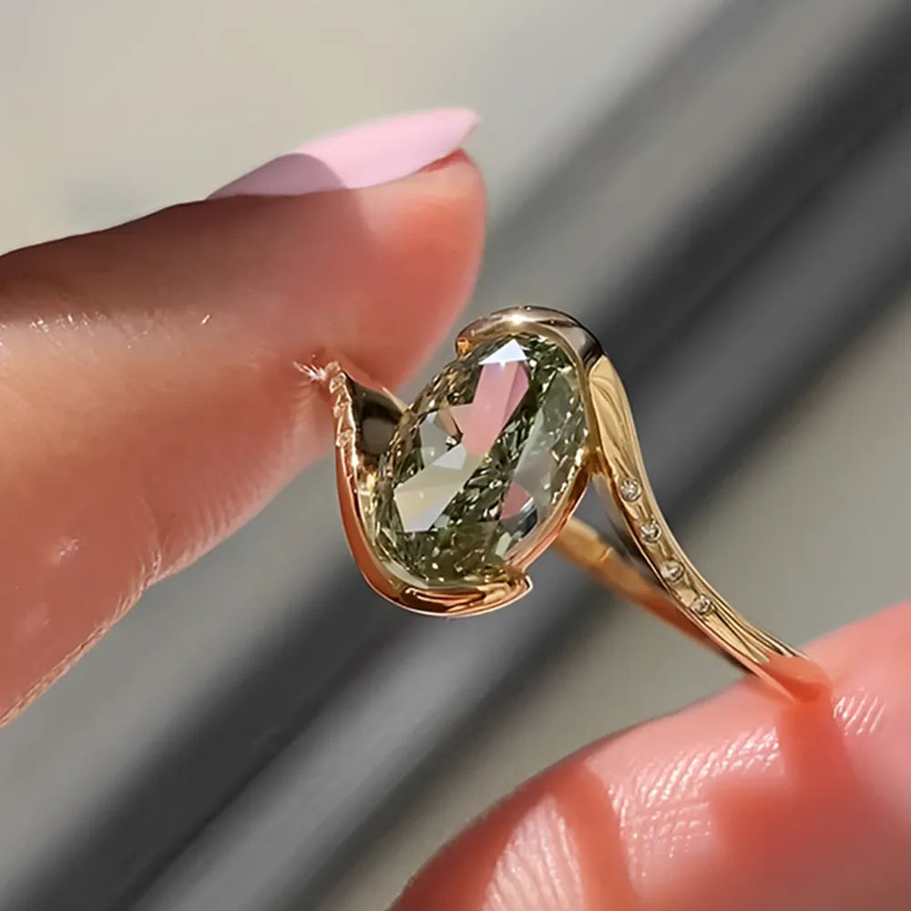 Bague vintage en pierre précieuse verte taille ovale