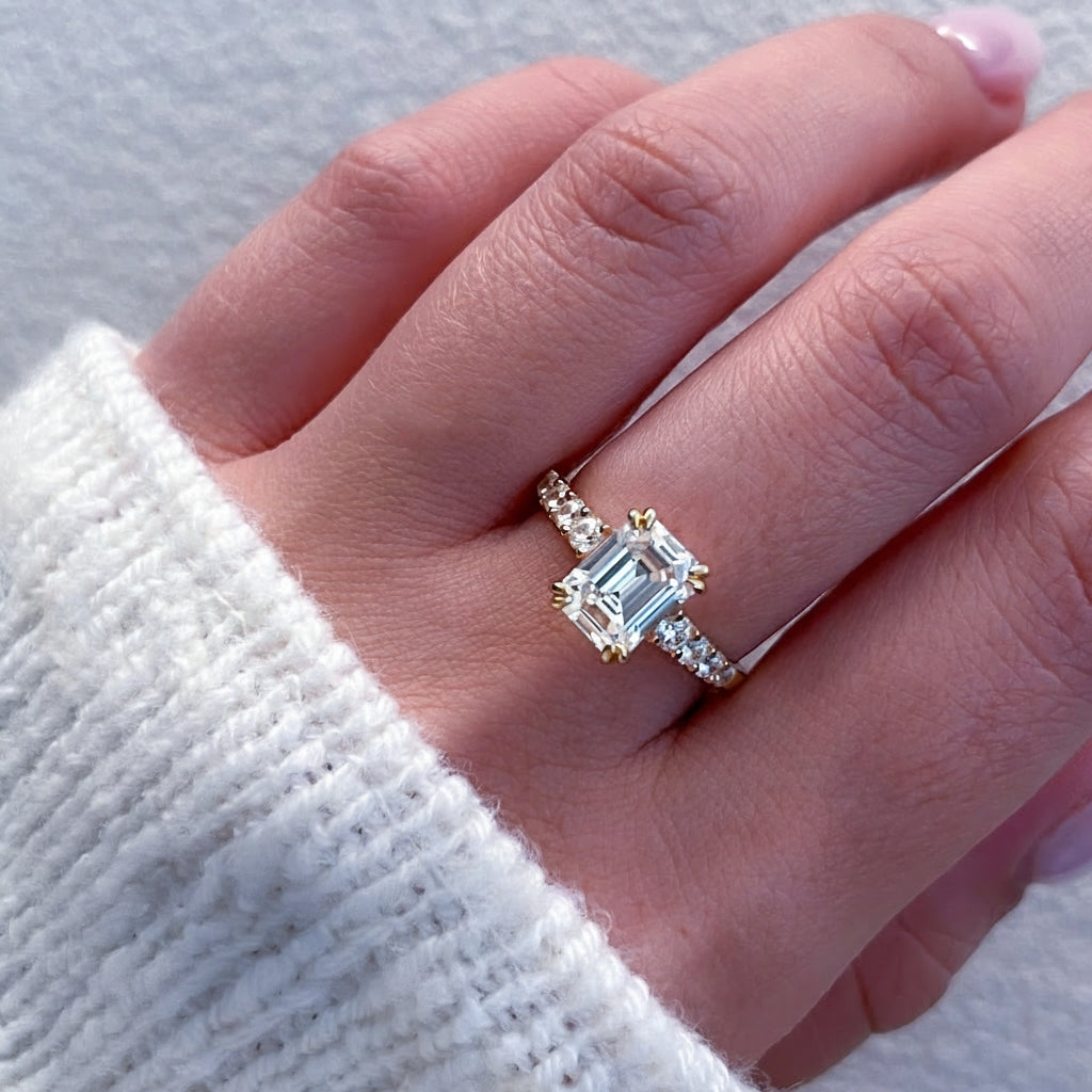 Der Kiera Belle Smaragdschliff Moissanit-Ring