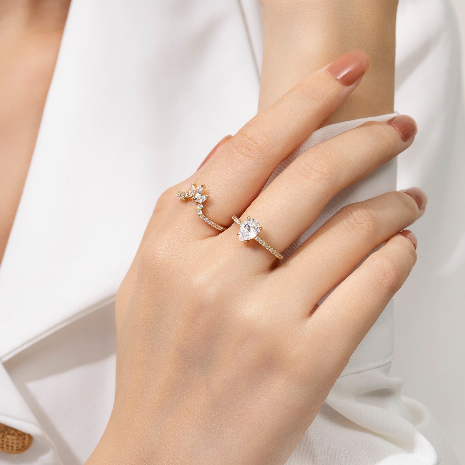 Dissoo® Birnenförmiger Semi-Eternity-Moissanit-Verlobungsring und gebogener Pavé-Hochzeitsring zum Stapeln