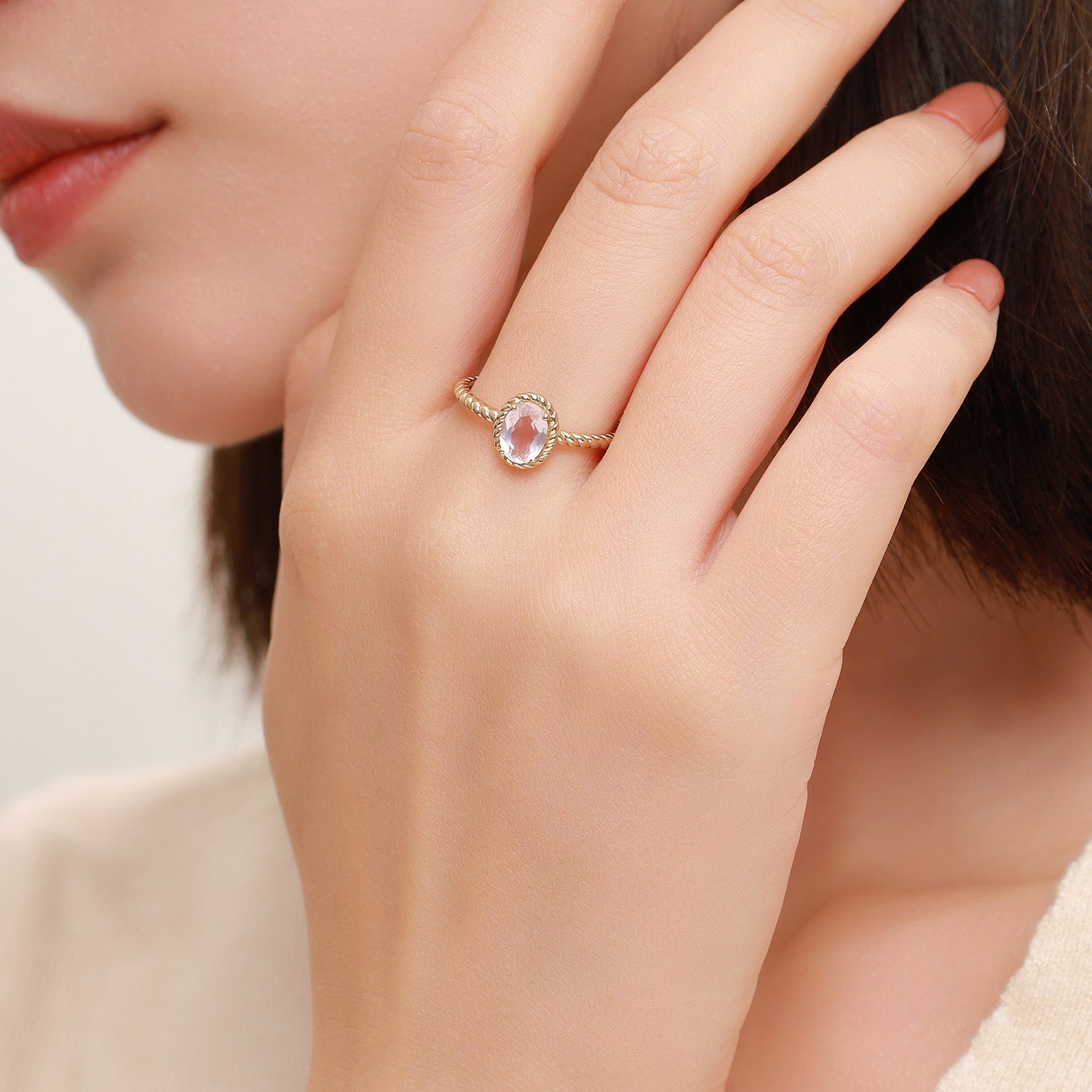 Bague de fiançailles solitaire ovale rose torsadée Dissoo® en or