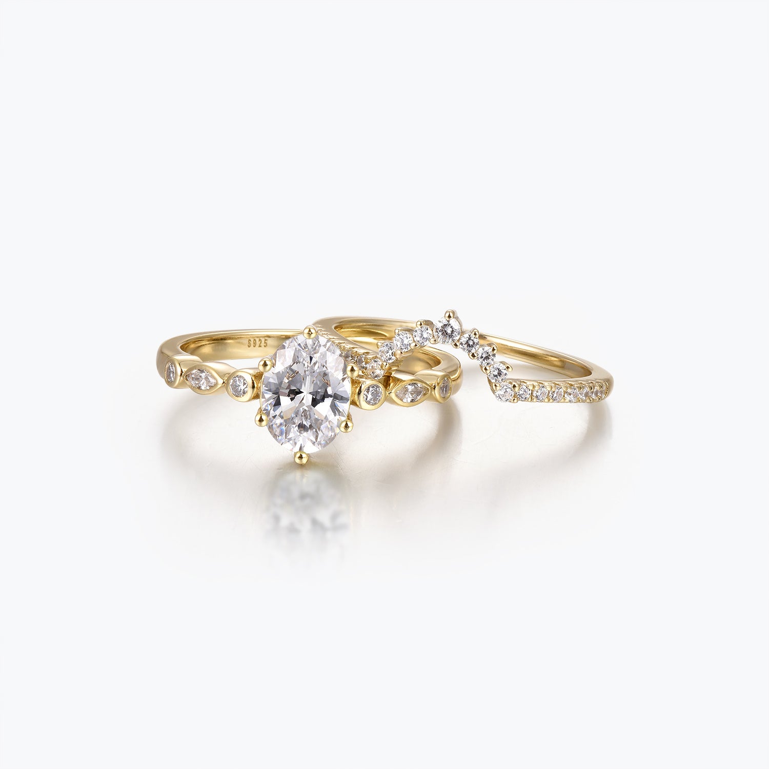 Bague de fiançailles Dissoo® Oval Versailles en moissanite et alliance pavée incurvée empilable