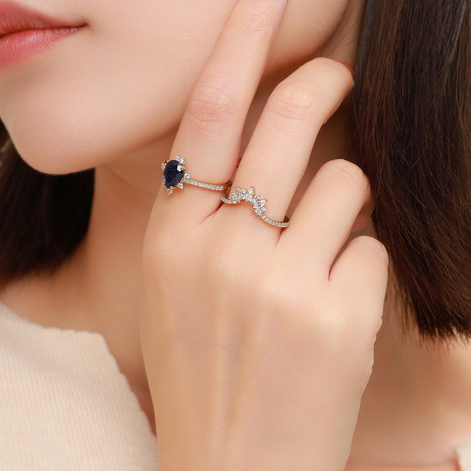 Dissoo® Birnenförmiger Verlobungsring mit floralem Muster, blauem Goldstein und gebogenem Pavé-Ring, stapelbar