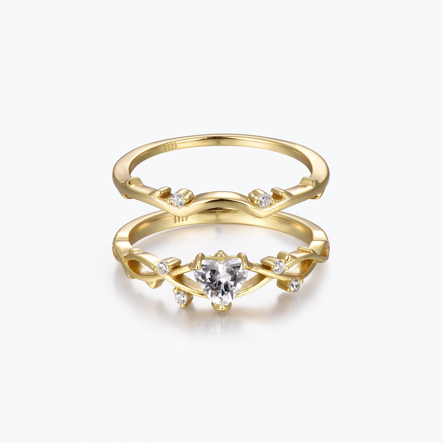 Bague de fiançailles Dissoo® en or, motif cœur de saule et moissanite, et alliance en forme de brin de saule.