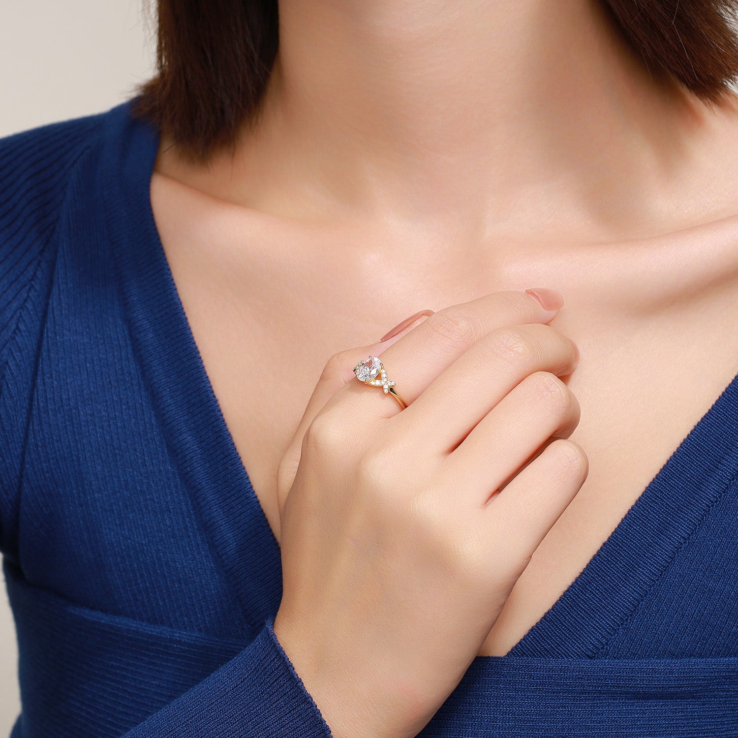 Bague de fiançailles Dissoo® en or, papillon et moissanite ovale