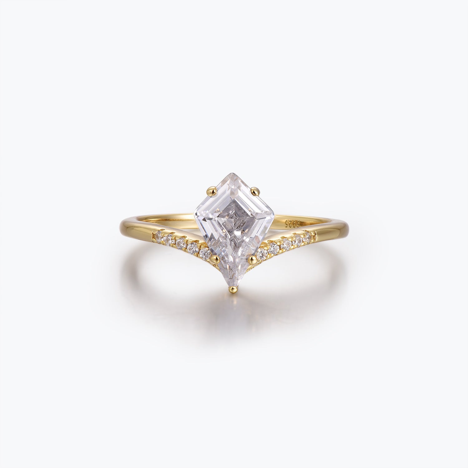 Bague de fiançailles avec bande pavée courbe en moissanite taille cerf-volant en or Dissoo®