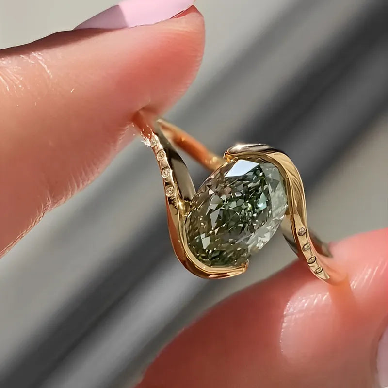 Bague vintage en pierre précieuse verte taille ovale