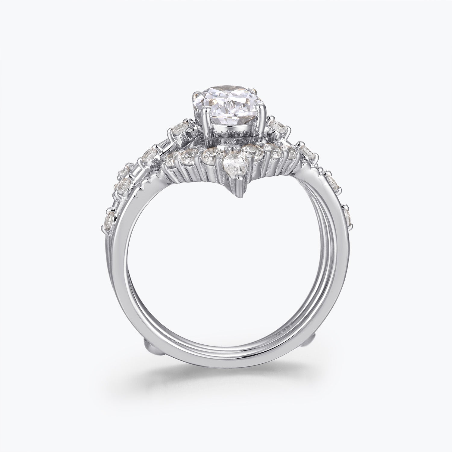 Ensemble de mariage trois pièces Dissoo® avec pierres latérales en moissanite ovale de 1,5 ct