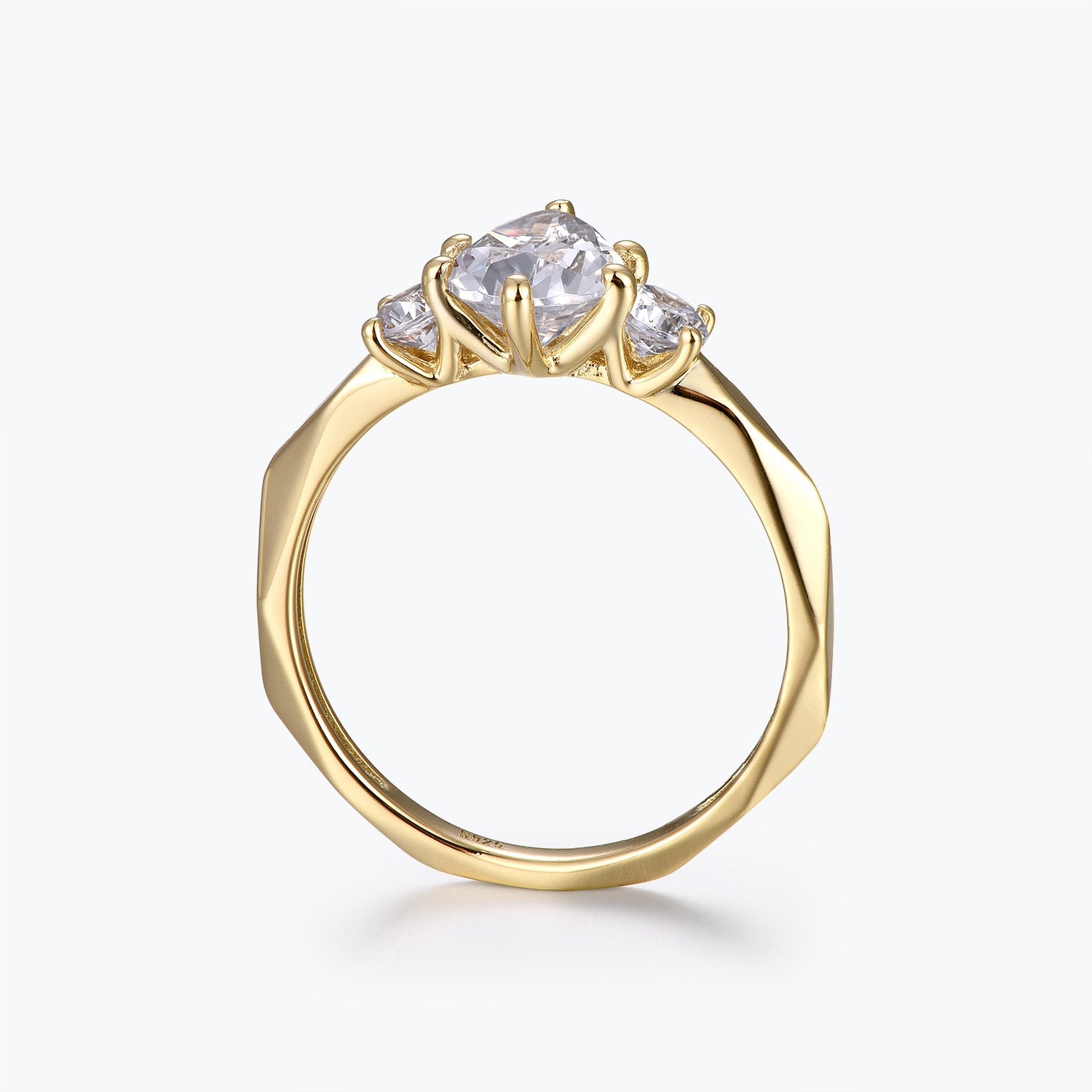 Bague de fiançailles Dissoo® en or jaune, trois pierres, forme poire, moissanite à facettes multiples